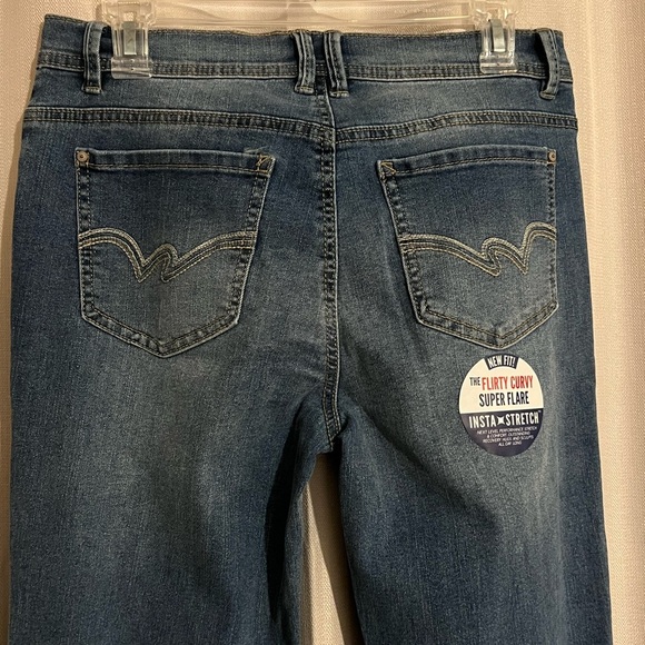 NWOT Wallflower Curvy Fit Flare Jeans – Distressed Button Fly, Size 7 - Picture 6 of 10